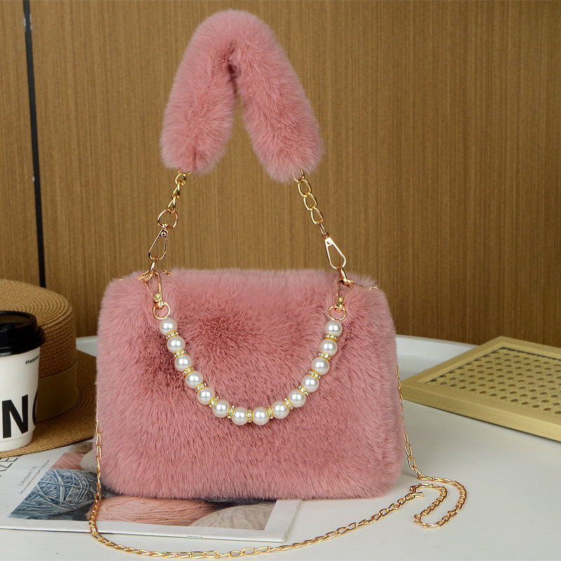 Sac en peluche tendance avec chaîne