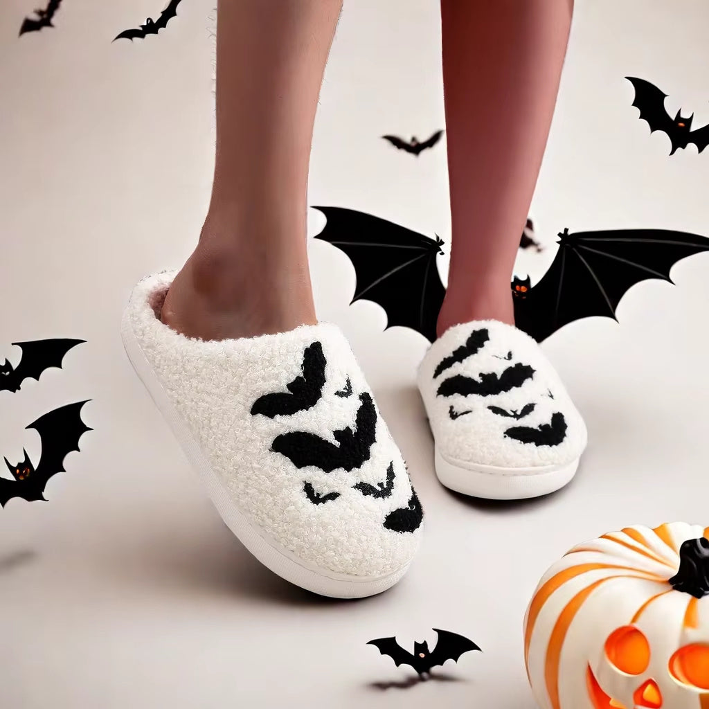 Pantoufles broderies de chauve-souris en peluche à semelles épaisses pour la maison, pantoufles en coton fourrure | pantoufles à carreaux pour les femmes et les hommes | pantoufles molletonnées chaudes et moelleuses pour la chambre à coucher