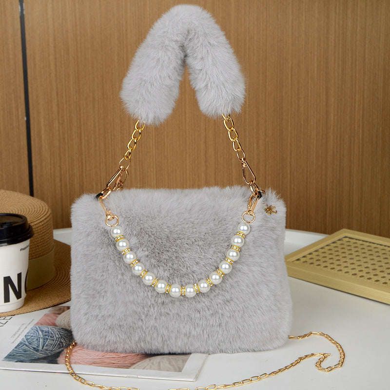 Sac en peluche tendance avec chaîne