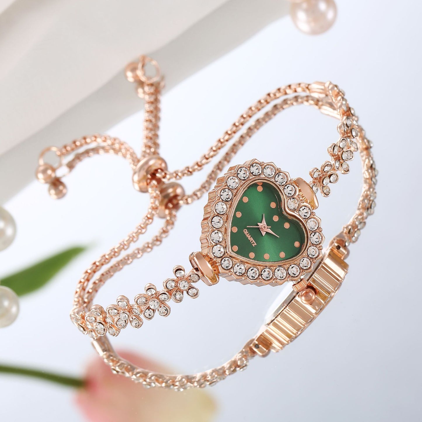 Montre Femme élégante s'adaptant à toutes les tenues "Chaîne de Fleurs" avec Incrustations de diamants et thème de l'amour