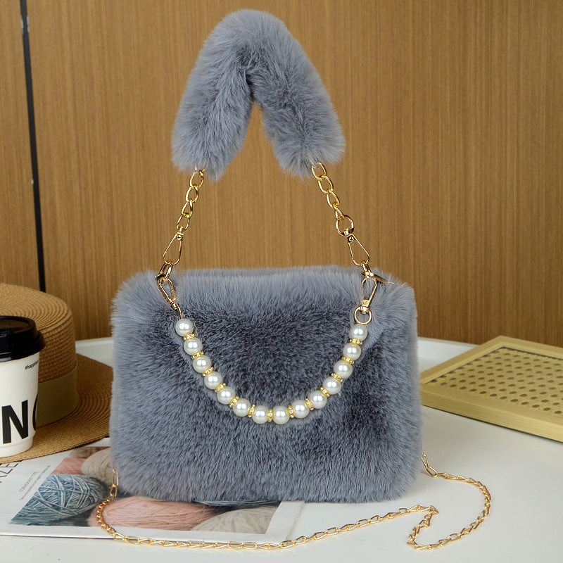Sac en peluche tendance avec chaîne
