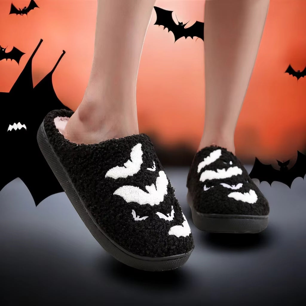 Pantoufles broderies de chauve-souris en peluche à semelles épaisses pour la maison, pantoufles en coton fourrure | pantoufles à carreaux pour les femmes et les hommes | pantoufles molletonnées chaudes et moelleuses pour la chambre à coucher