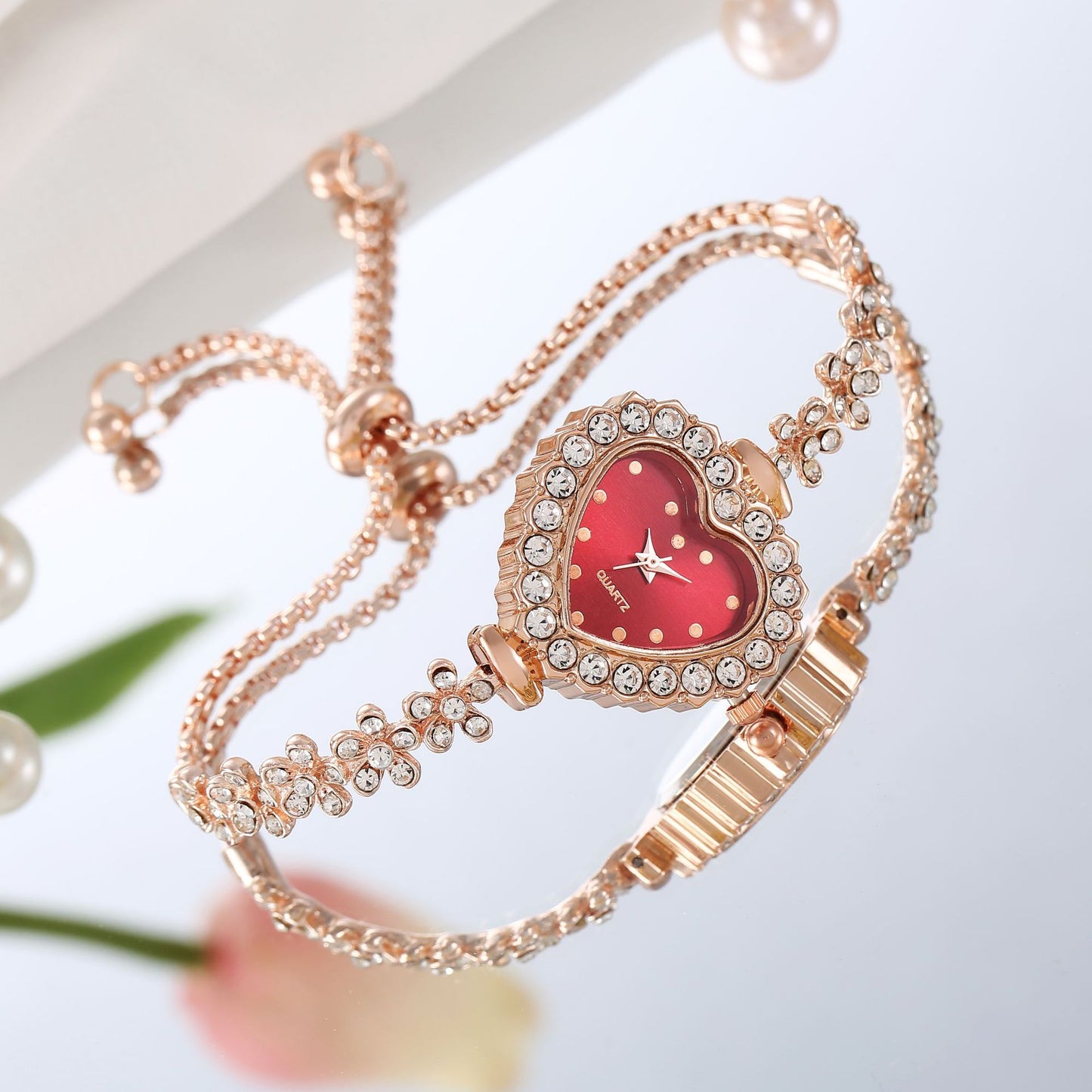 Montre Femme élégante s'adaptant à toutes les tenues "Chaîne de Fleurs" avec Incrustations de diamants et thème de l'amour