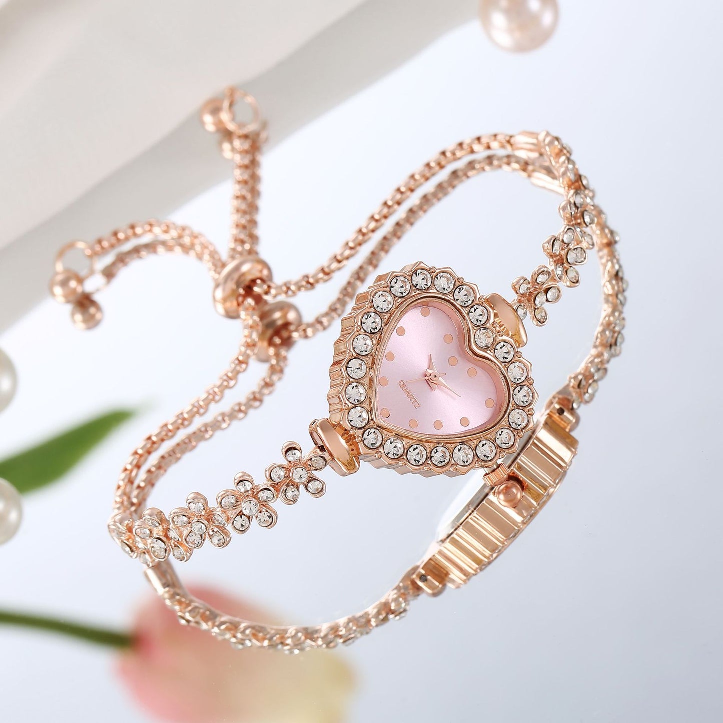 Montre Femme élégante s'adaptant à toutes les tenues "Chaîne de Fleurs" avec Incrustations de diamants et thème de l'amour